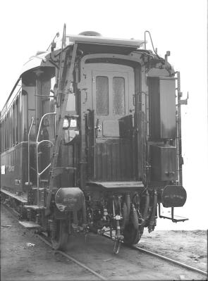 Speisewagen WR 4ü, Nr. 2477, Teakholzaufbau, mit Aufschrift: Internationale Eisenbahn-Schlafwagen-Gesellschaft, Kopfansicht, 1912